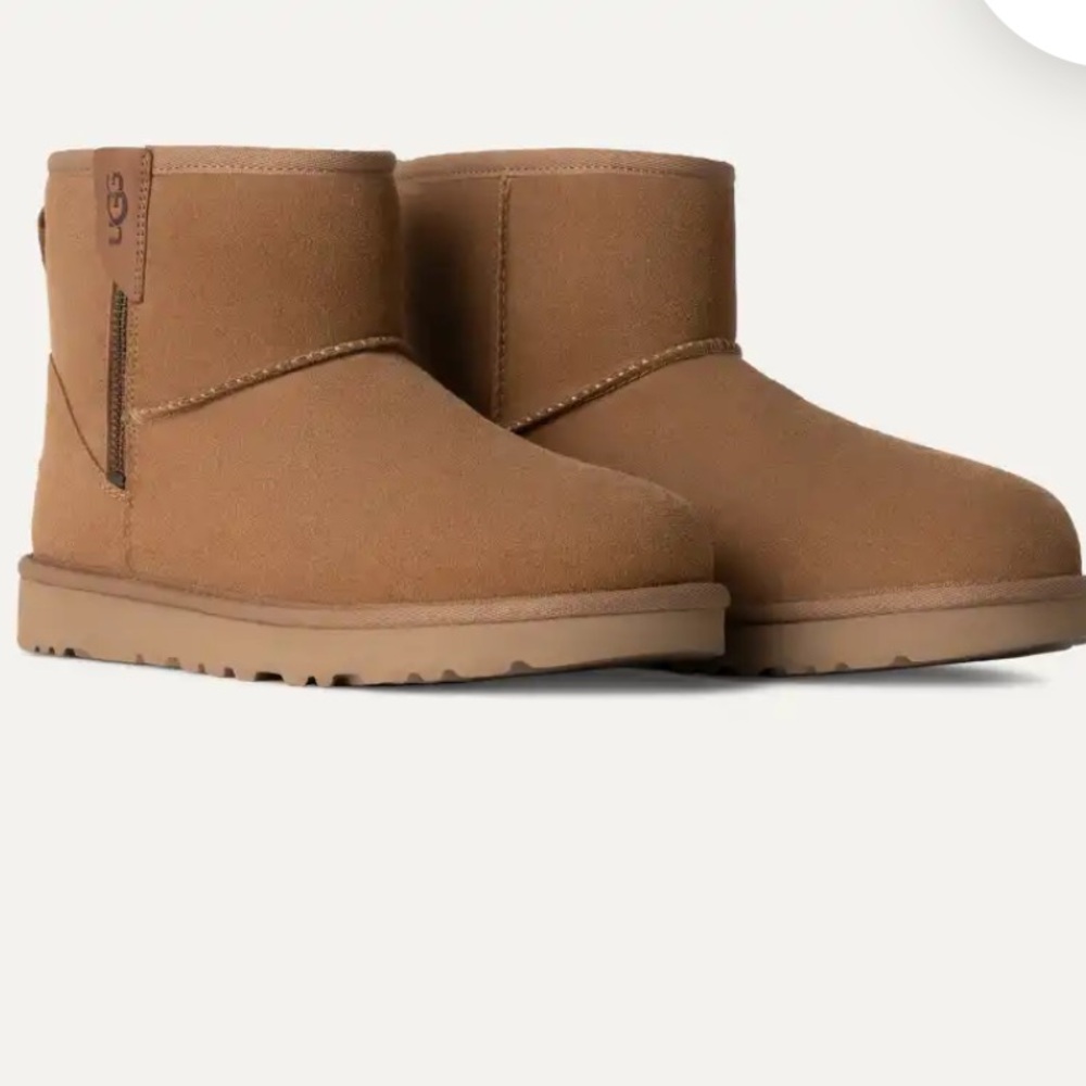 Ugg Classic Mini Bailey Zip Women’s Size 5 - in good condition!